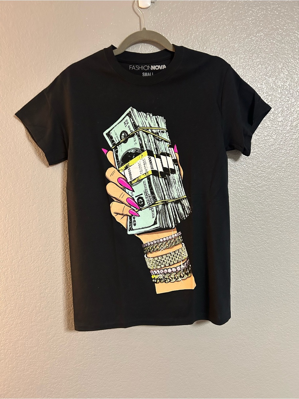 woman's black brown white green pink money graphic t shirt T-shirt size small